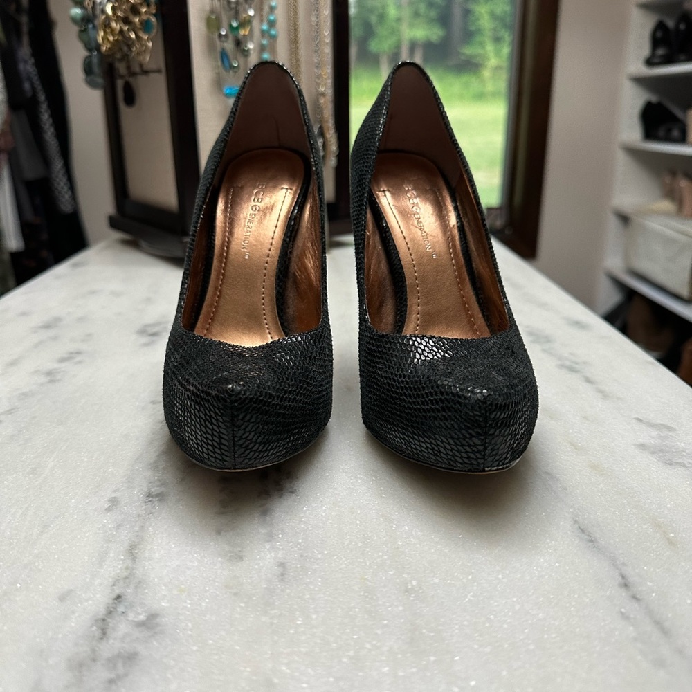 Black Snakeskin BCBG Stiletto Pumps size 6